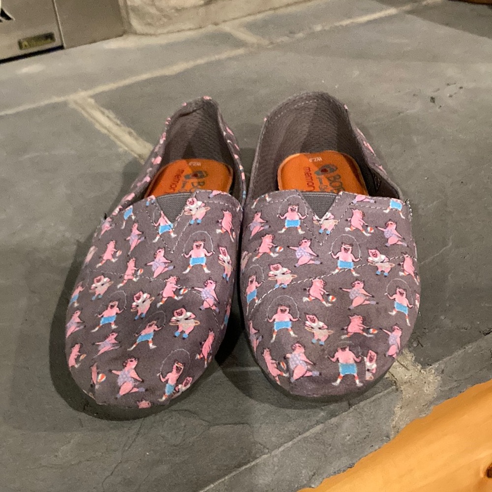 Bob’s from Skechers, women’s pig pattern slip on shoes, size 7.5.